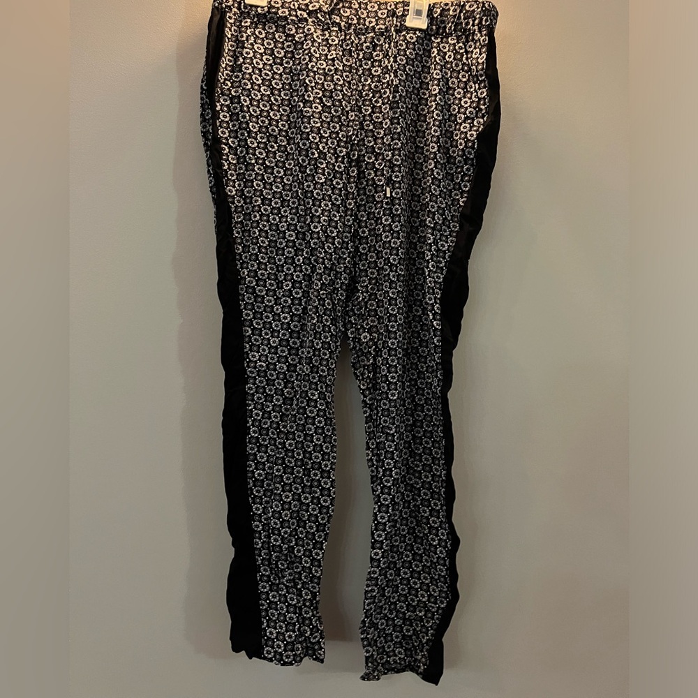 Old navy pants size small!